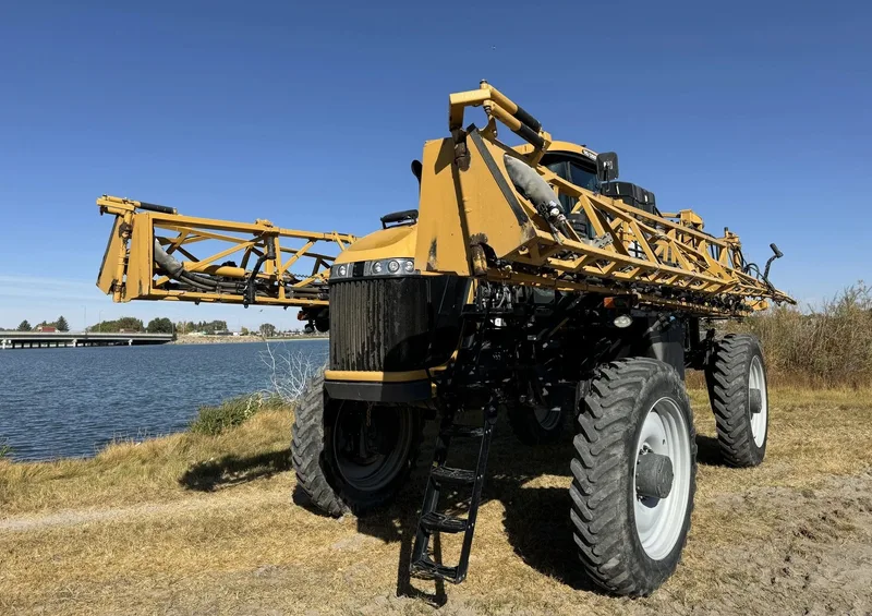 2015 RoGator RG1300B — listing photo 1