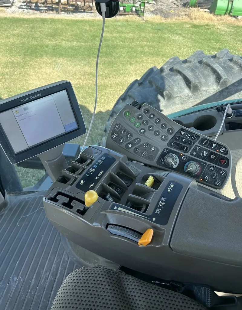 2011 John Deere 8310R — listing photo 9