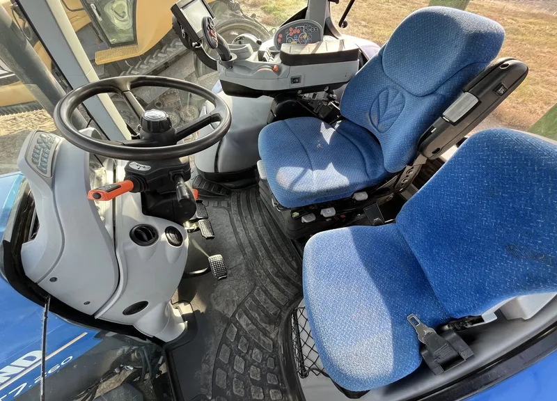 2014 New Holland T7.260 — listing photo 7