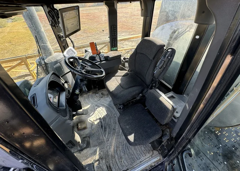 2015 RoGator RG1300B — listing photo 8