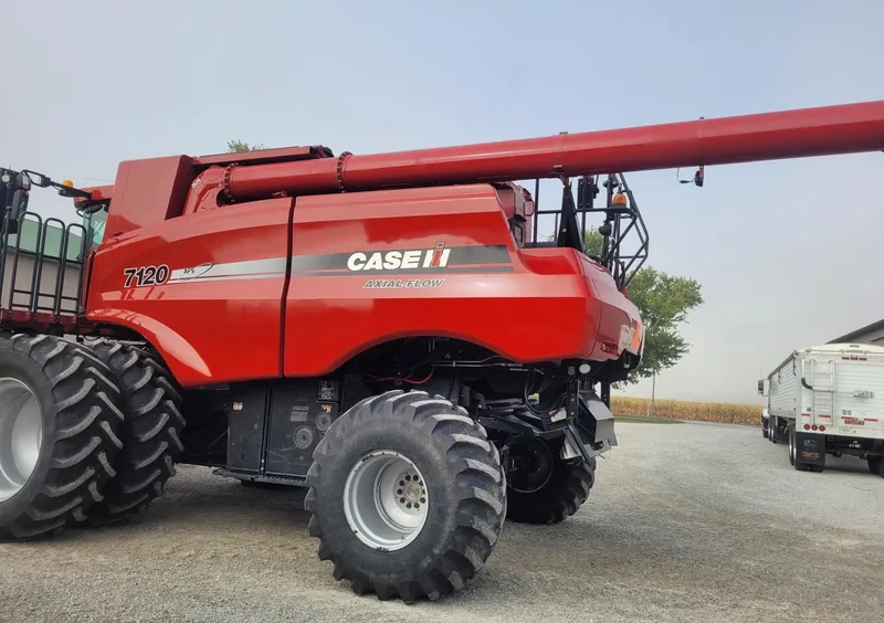 2011 Case IH 7120 (1) — listing photo 2