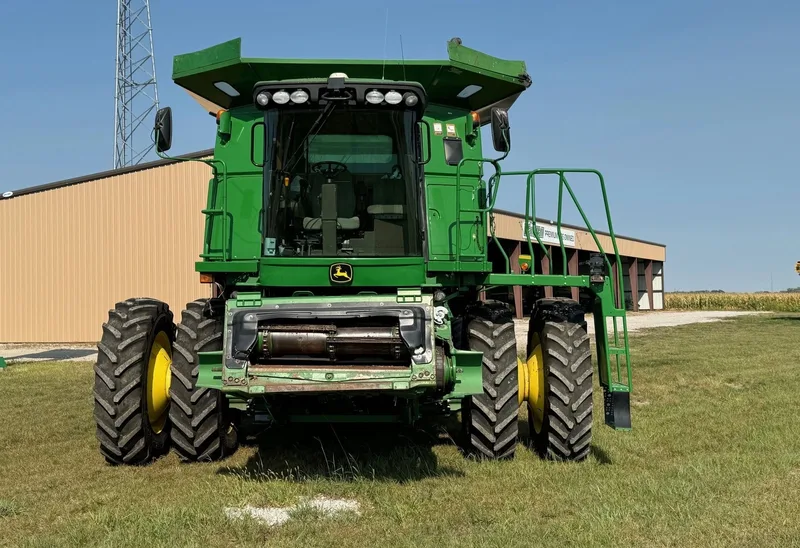 2010 John Deere 9770 STS — listing photo 2