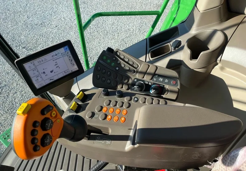 2012 John Deere S550 — listing photo 6