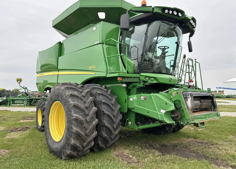 2013 John Deere S670 (4) (SOLD) — listing photo 2