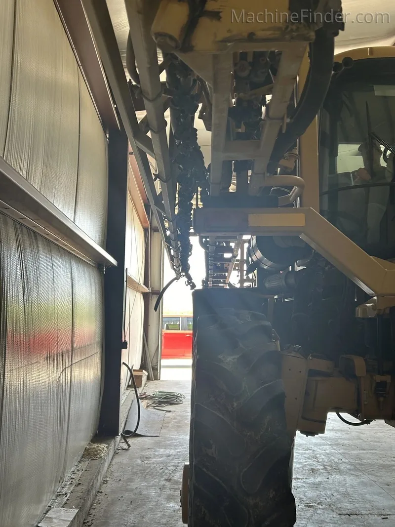 2010 Ag-Chem RoGator 1184 — listing photo 3