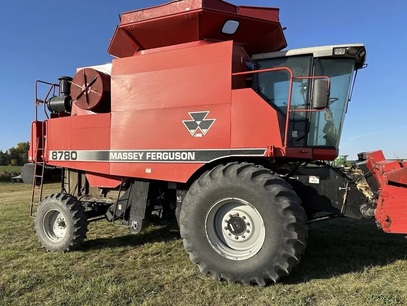 1999 Massey Ferguson 8780 (+Header) — listing photo 2