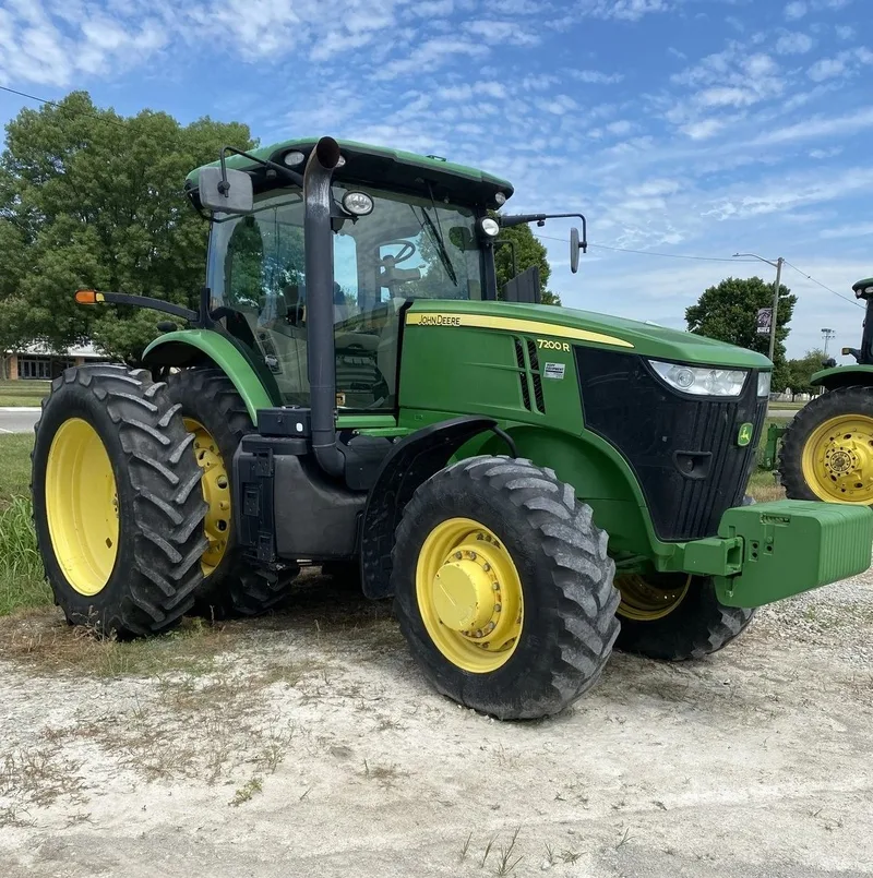 2011 John Deere 7200R — listing photo 1