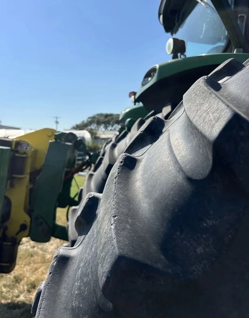 2011 John Deere 8310R — listing photo 4
