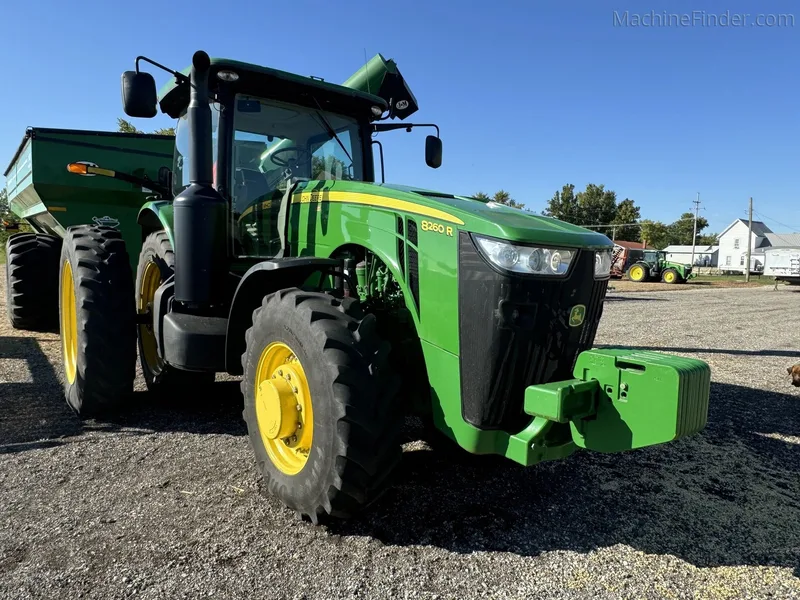 2011 John Deere 8260R — listing photo 10