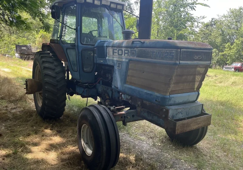 1988 Ford TW25 — listing photo 4