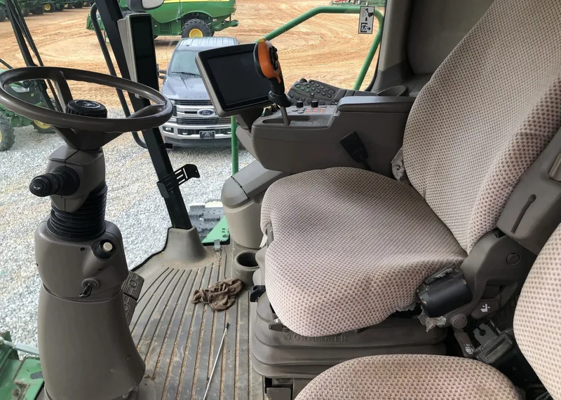 2012 John Deere S680 — listing photo 10