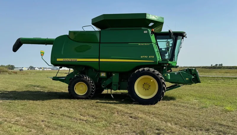 2010 John Deere 9770 STS — listing photo 4