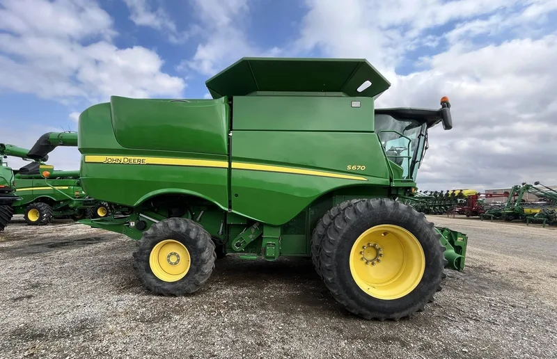 2012 John Deere S670 (1) — listing photo 3