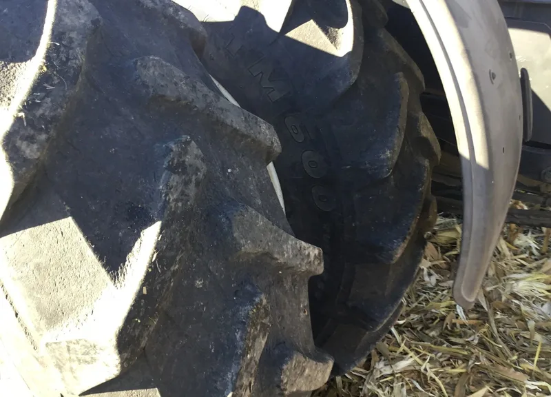 2016 New Holland T8.320 — listing photo 7