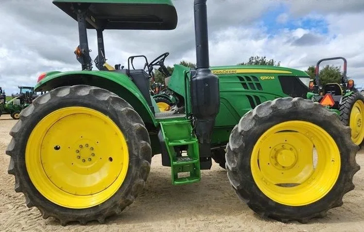 2017 John Deere 6130M — listing photo 3