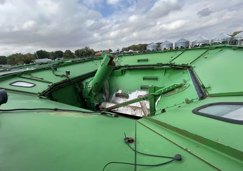 2012 John Deere S670 (1) — listing photo 2