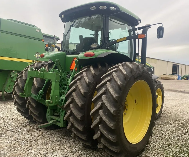 2011 John Deere 7230R — listing photo 6