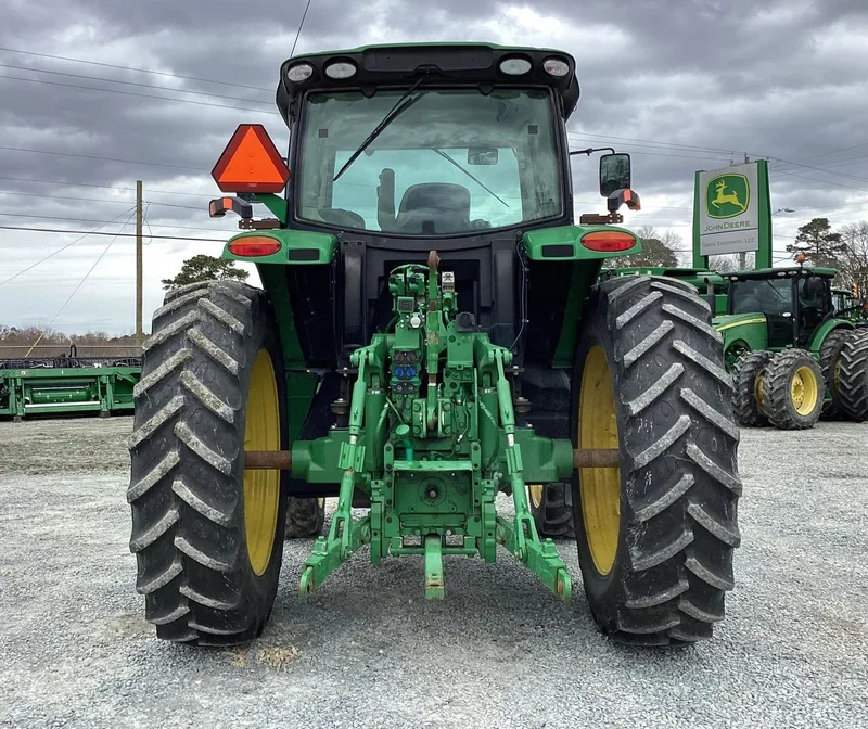 2015 John Deere 6215R — photo de l’annonce 8