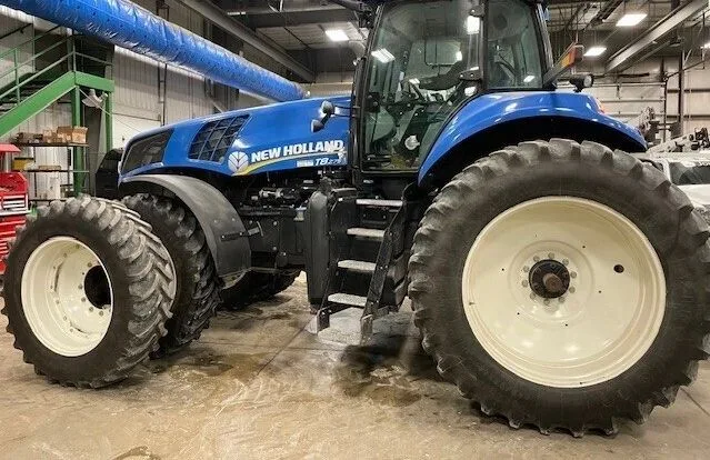 2011 New Holland T8.275 — listing photo 1