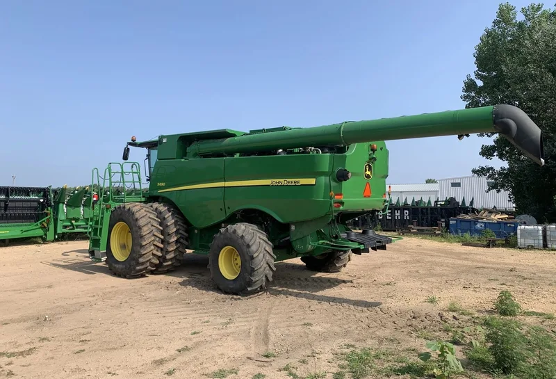 2013 John Deere S690 — listing photo 3