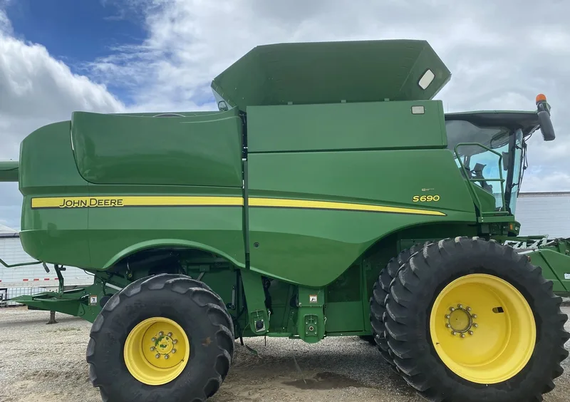 2013 John Deere S690 (1) — listing photo 10